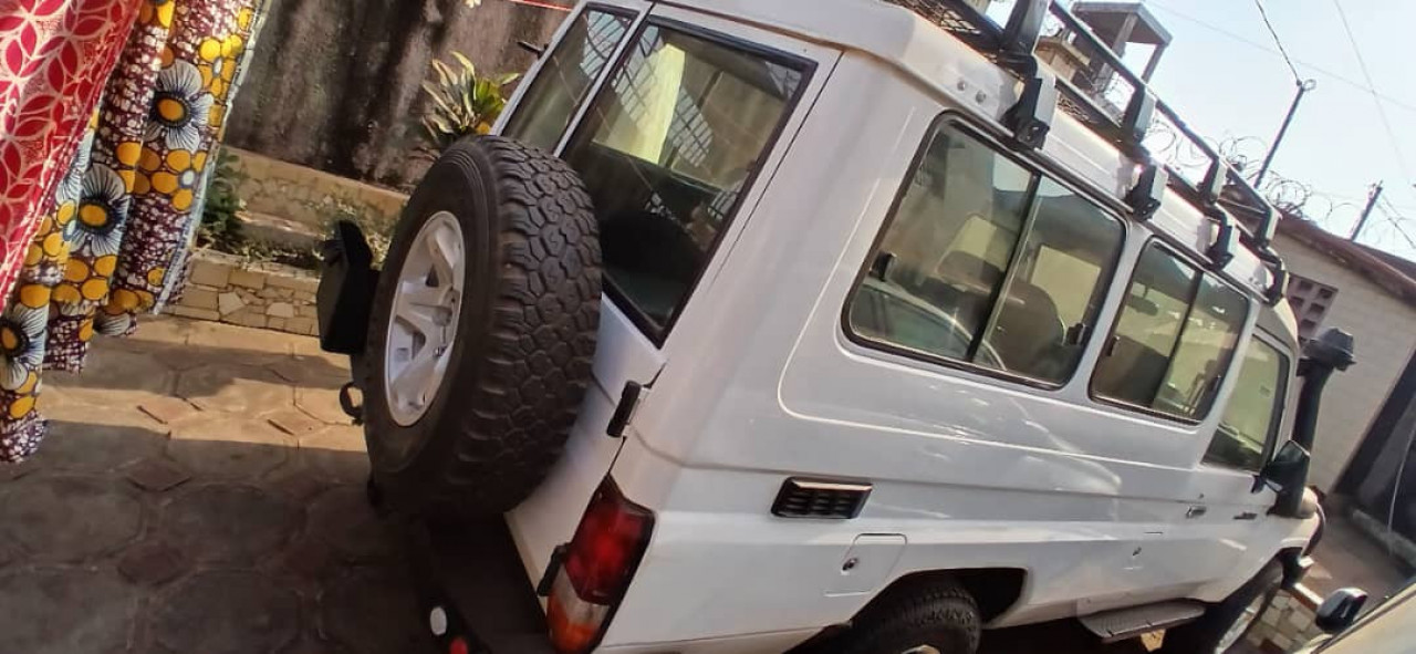 TOYOTA LAND CRUISER AMBULANCE, Voitures, Conakry