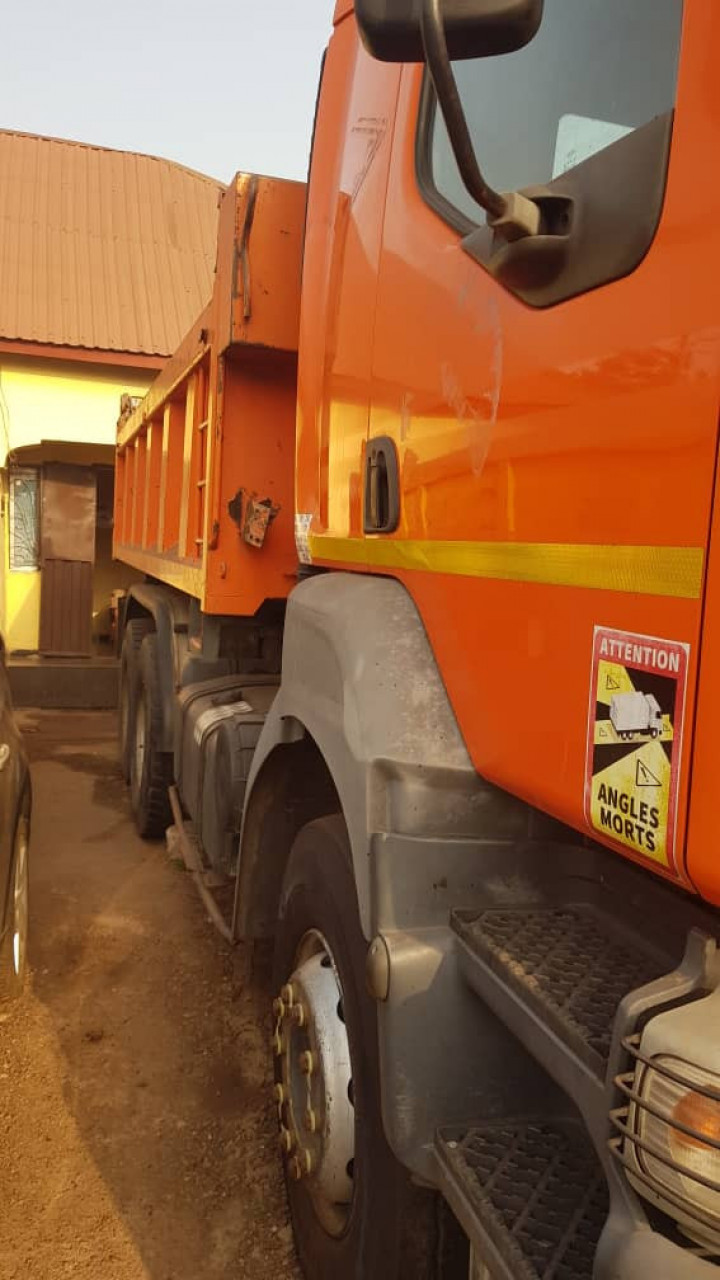 RENAULT KERAX SORTIE PORT 10 ROUES, Camions - Autobus, Conakry