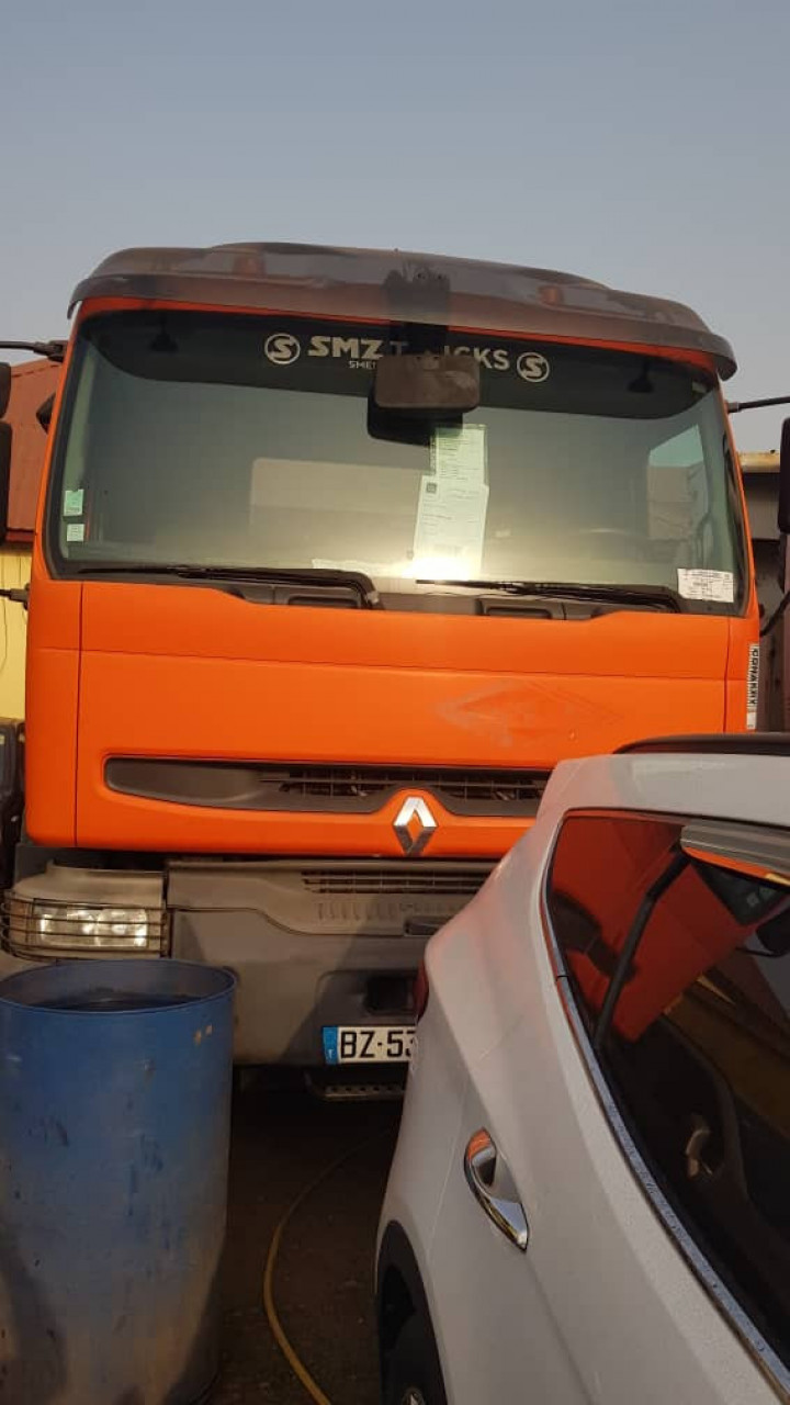 RENAULT KERAX SORTIE PORT 10 ROUES, Camions - Autobus, Conakry