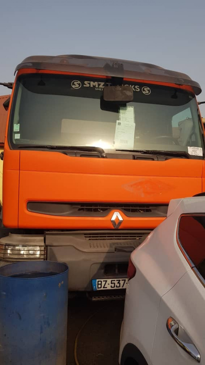 RENAULT KERAX SORTIE PORT 10 ROUES, Camions - Autobus, Conakry