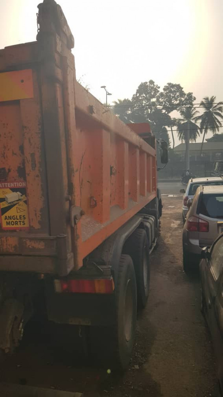 RENAULT KERAX SORTIE PORT 10 ROUES, Camions - Autobus, Conakry