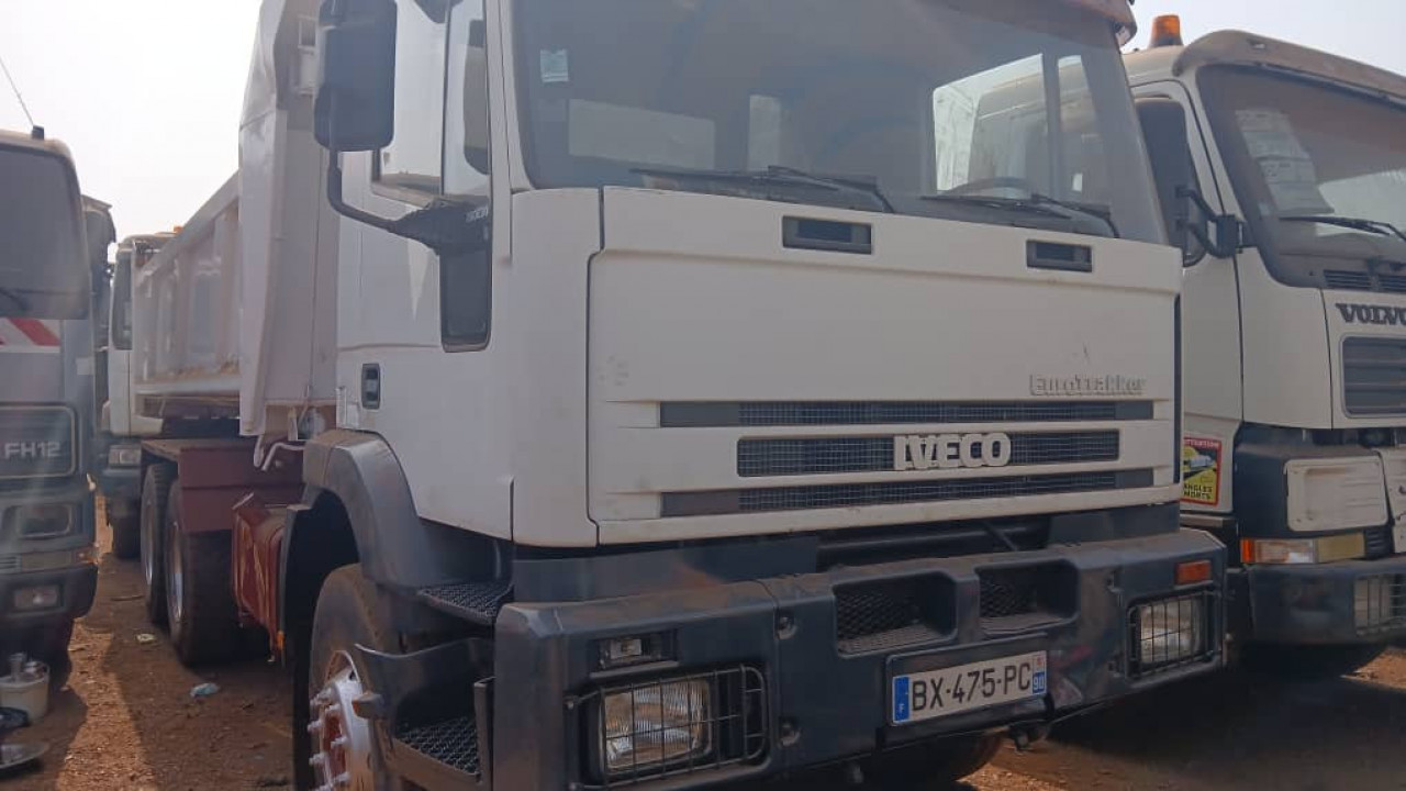 CAMION IVECO 10 ROUES SORTIE PORT, Camions - Autobus, Conakry