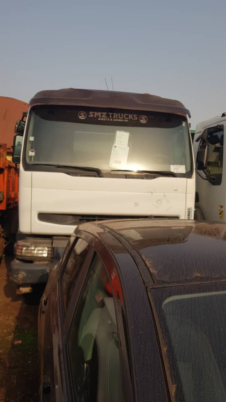 CAMION RENAULT KERAX 10 ROUES SORTIE PORT, Camions - Autobus, Conakry