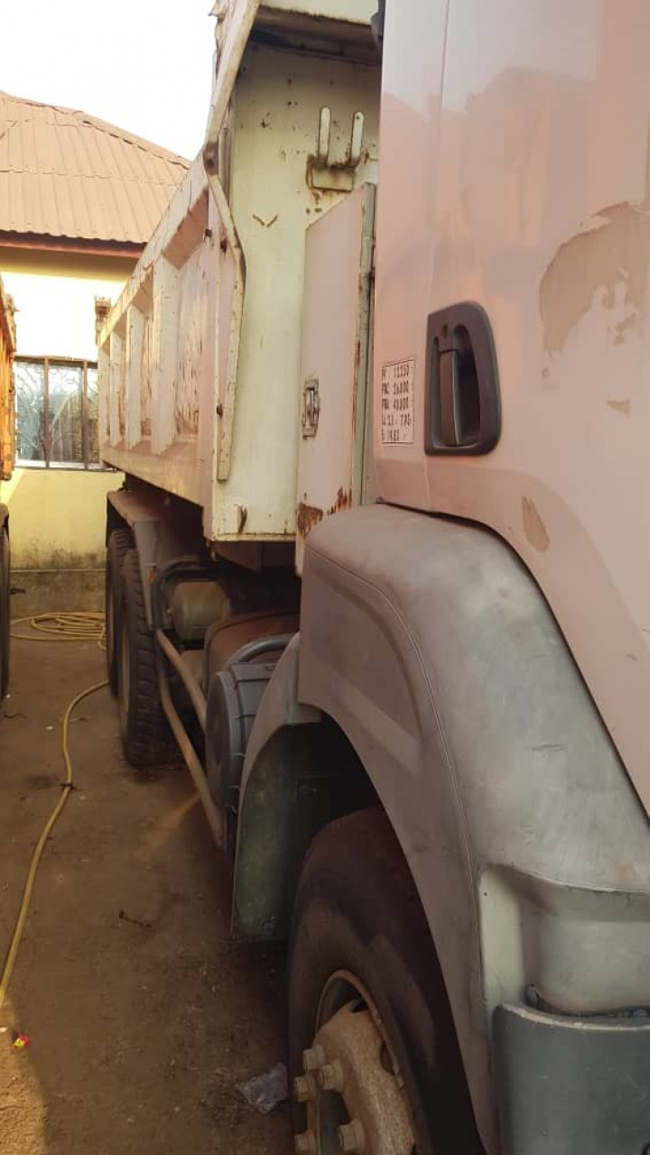 CAMION RENAULT KERAX 10 ROUES SORTIE PORT, Camions - Autobus, Conakry