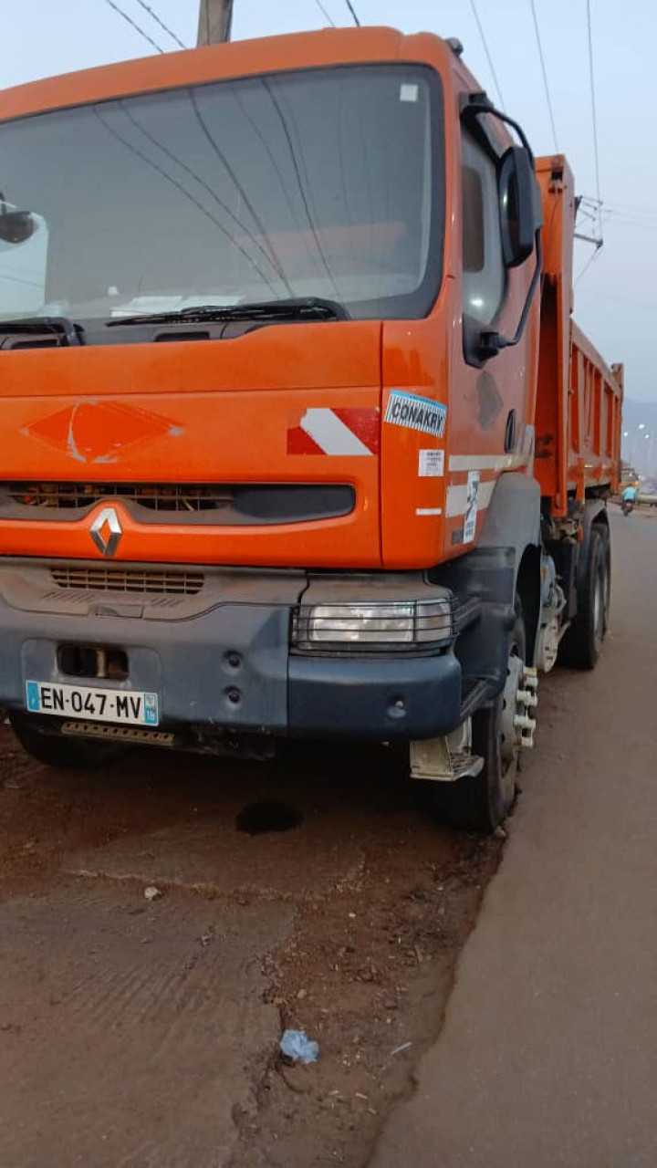 CAMION RENAULT KERAX 10 ROUES SORTIE PORT, Camions - Autobus, Conakry