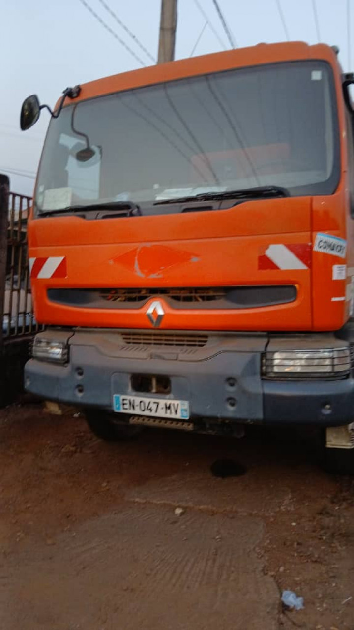 CAMION RENAULT KERAX 10 ROUES SORTIE PORT, Camions - Autobus, Conakry