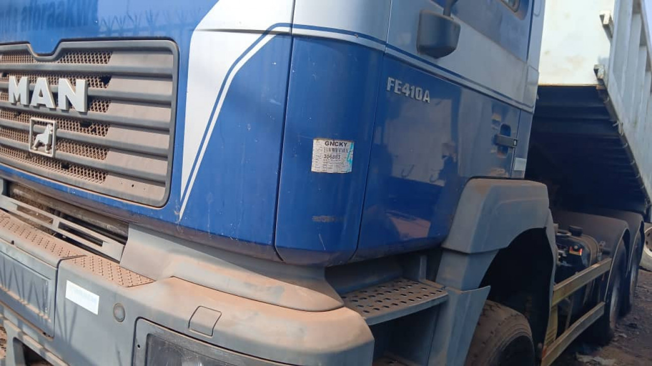 CAMION RENAULT MAN 10 ROUES SORTIE PORT, Camions - Autobus, Conakry