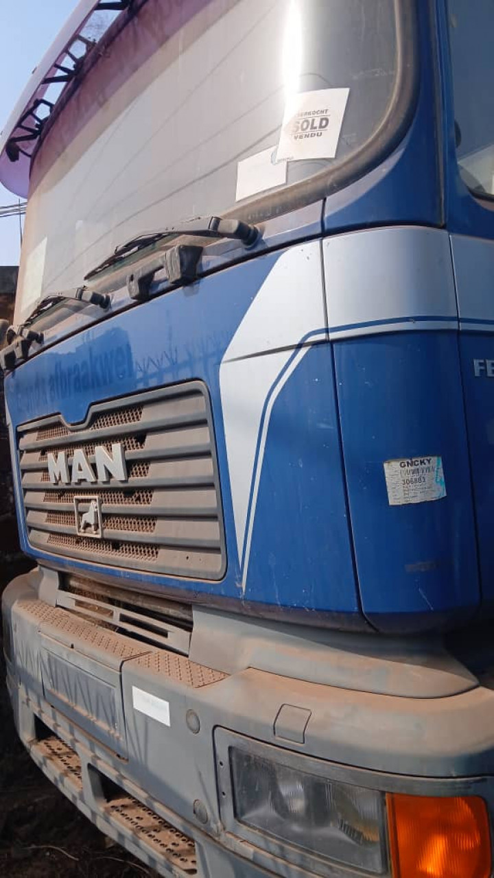 CAMION RENAULT MAN 10 ROUES SORTIE PORT, Camions - Autobus, Conakry