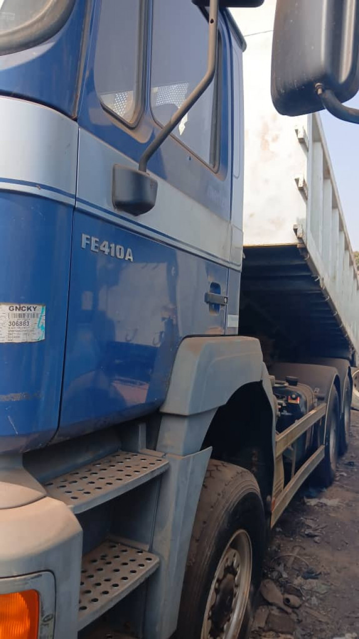 CAMION RENAULT MAN 10 ROUES SORTIE PORT, Camions - Autobus, Conakry