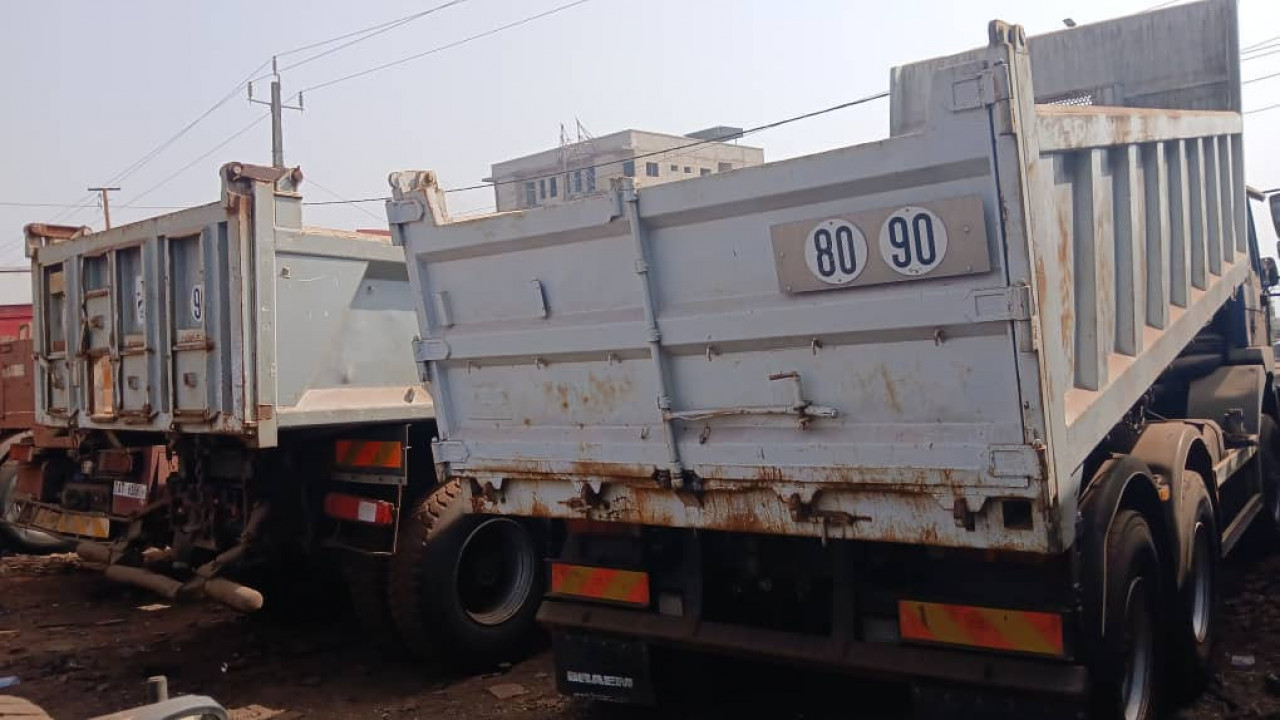 CAMION RENAULT MAN 10 ROUES SORTIE PORT, Camions - Autobus, Conakry