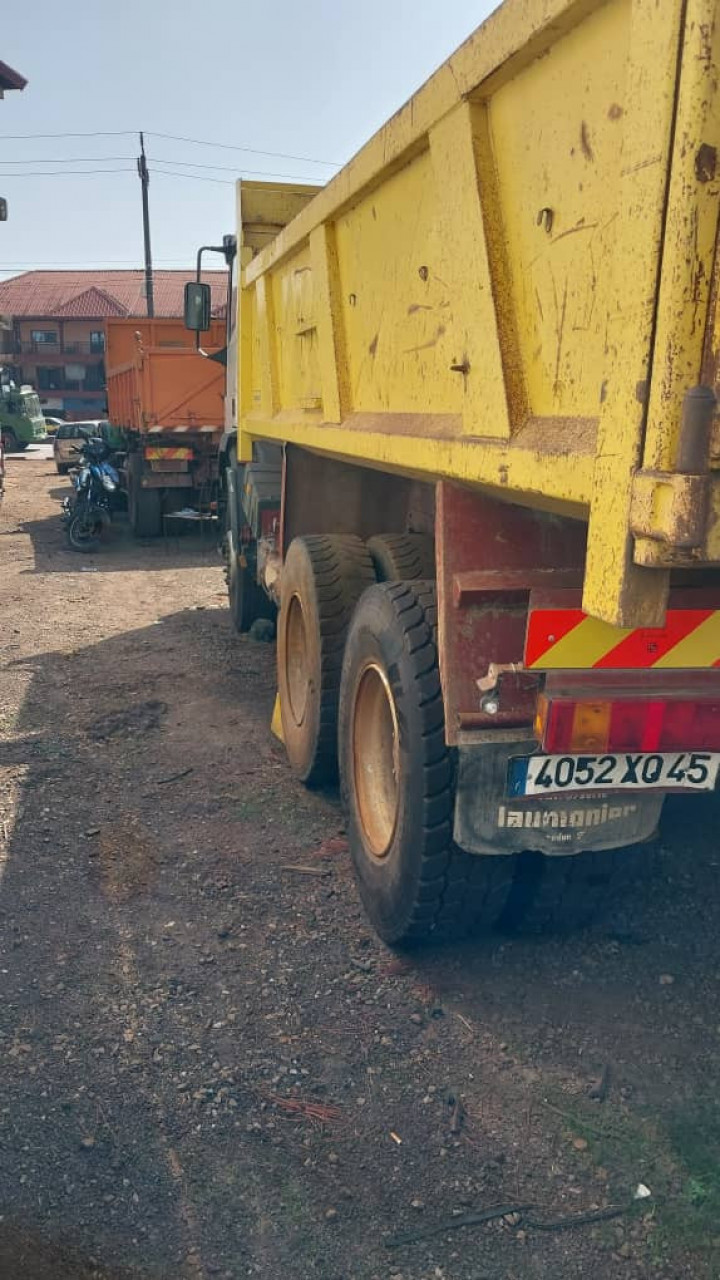 RENAULT IVECO 10 ROUES SORTIE PORT, Camions - Autobus, Conakry