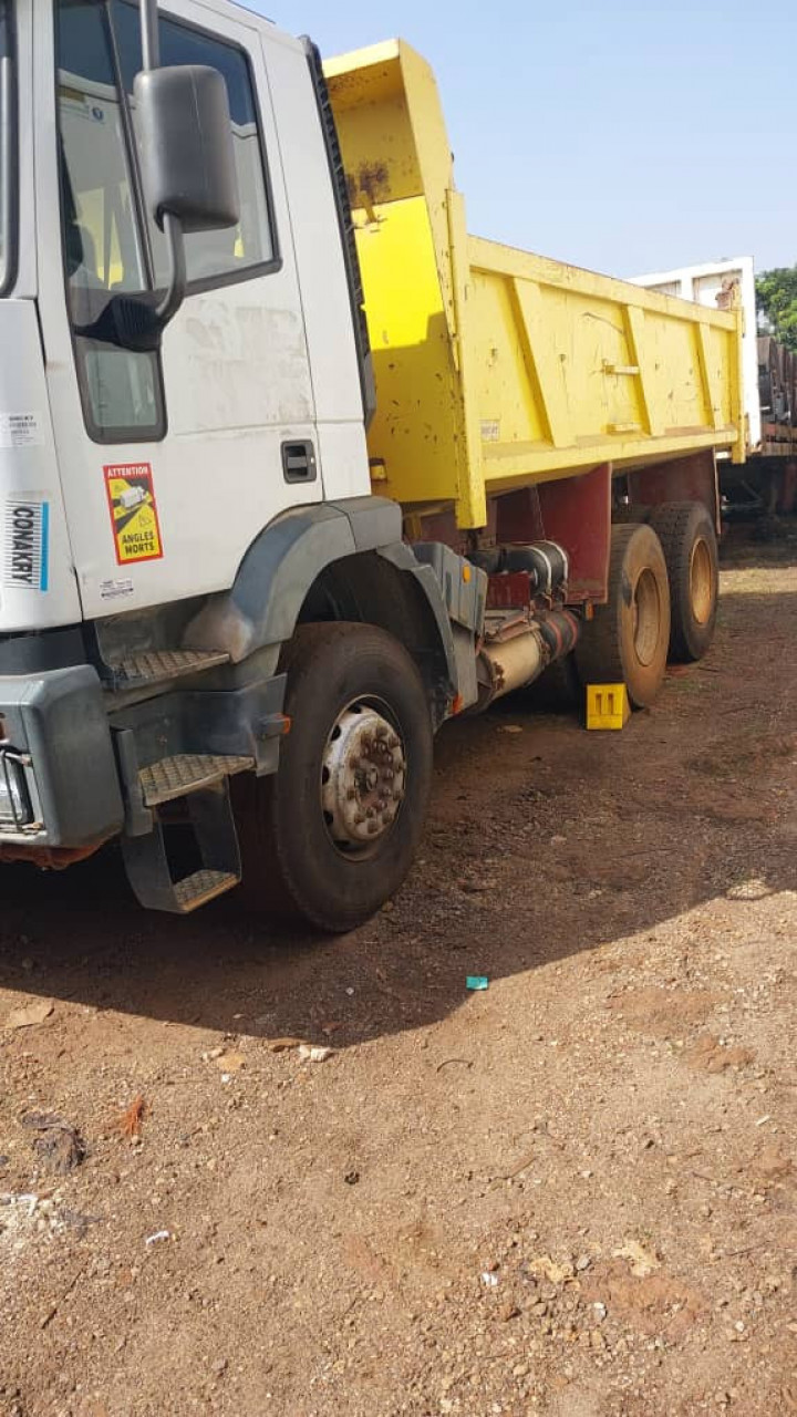 RENAULT IVECO 10 ROUES SORTIE PORT, Camions - Autobus, Conakry