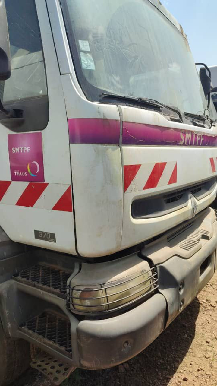 RENAULT KERAX 10 ROUES, Camions - Autobus, Conakry