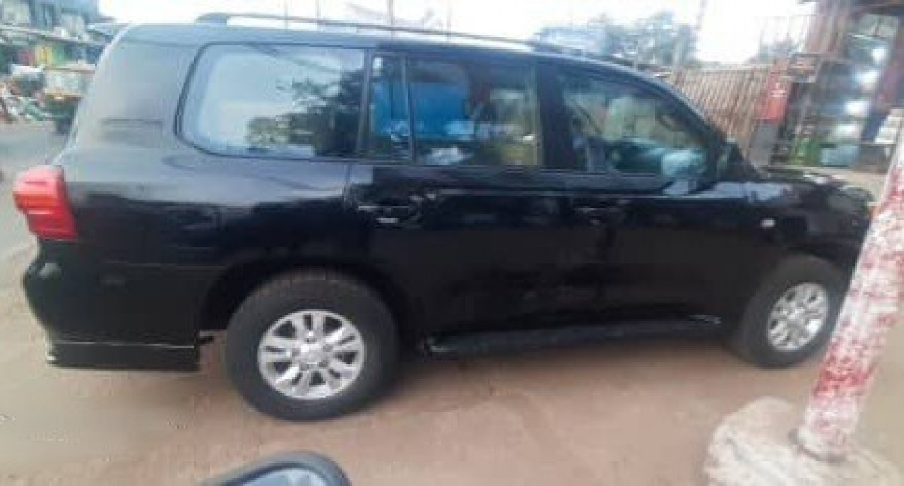 TOYOTA LAND CRUISER 3 SALONS, Voitures, Conakry