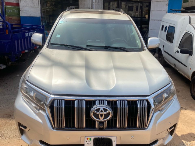 TOYOTA PRADO 2017, Voitures, Conakry