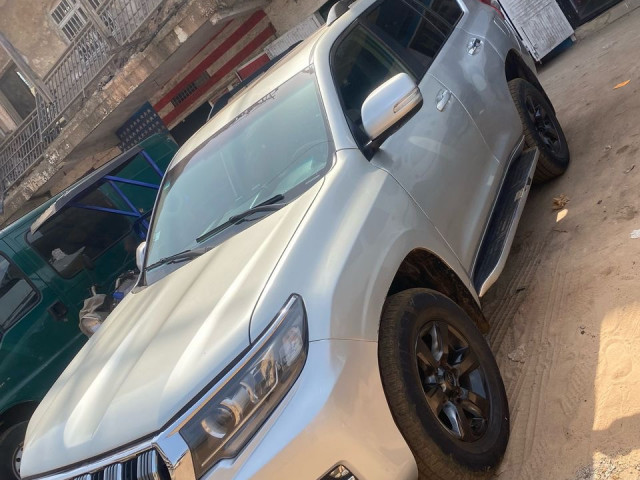 TOYOTA PRADO 2017, Voitures, Conakry