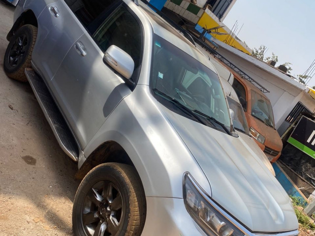 TOYOTA PRADO 2017, Voitures, Conakry