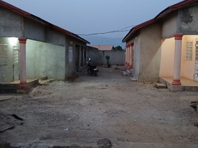 Maison a vendre a coyah, Maisons, Coyah