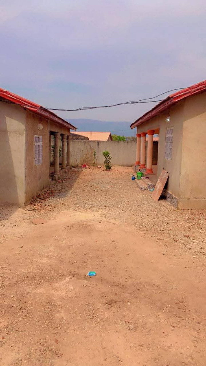 Maison à vendre à coyah, Maisons, Conakry