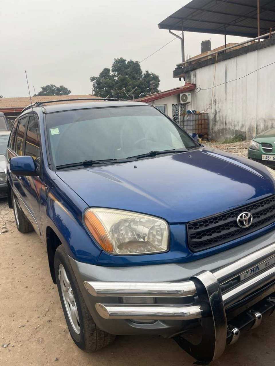 TOYOTA RAV4 INTERMÉDIAIRE, Voitures, Conakry