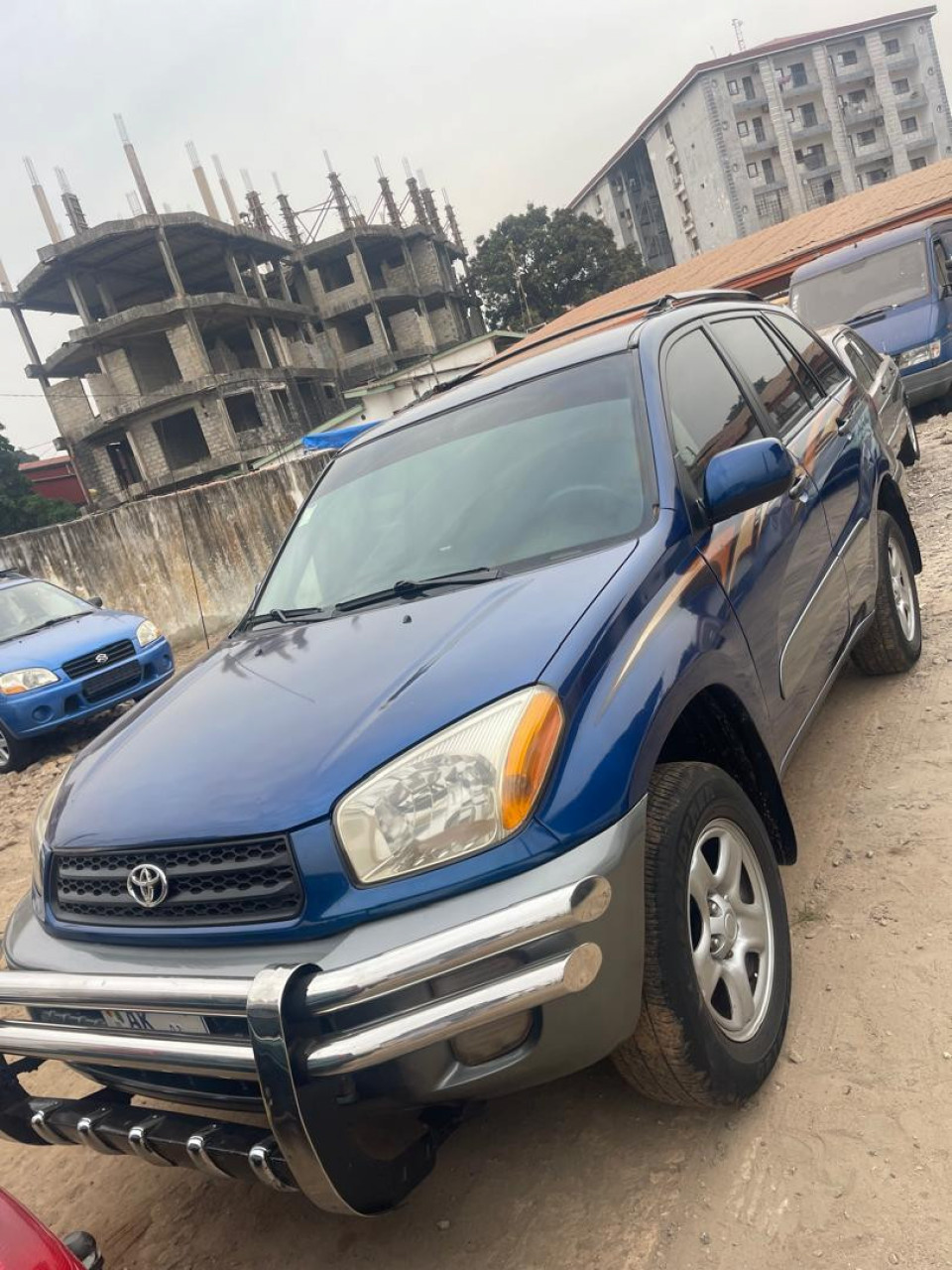 TOYOTA RAV4 INTERMÉDIAIRE, Voitures, Conakry