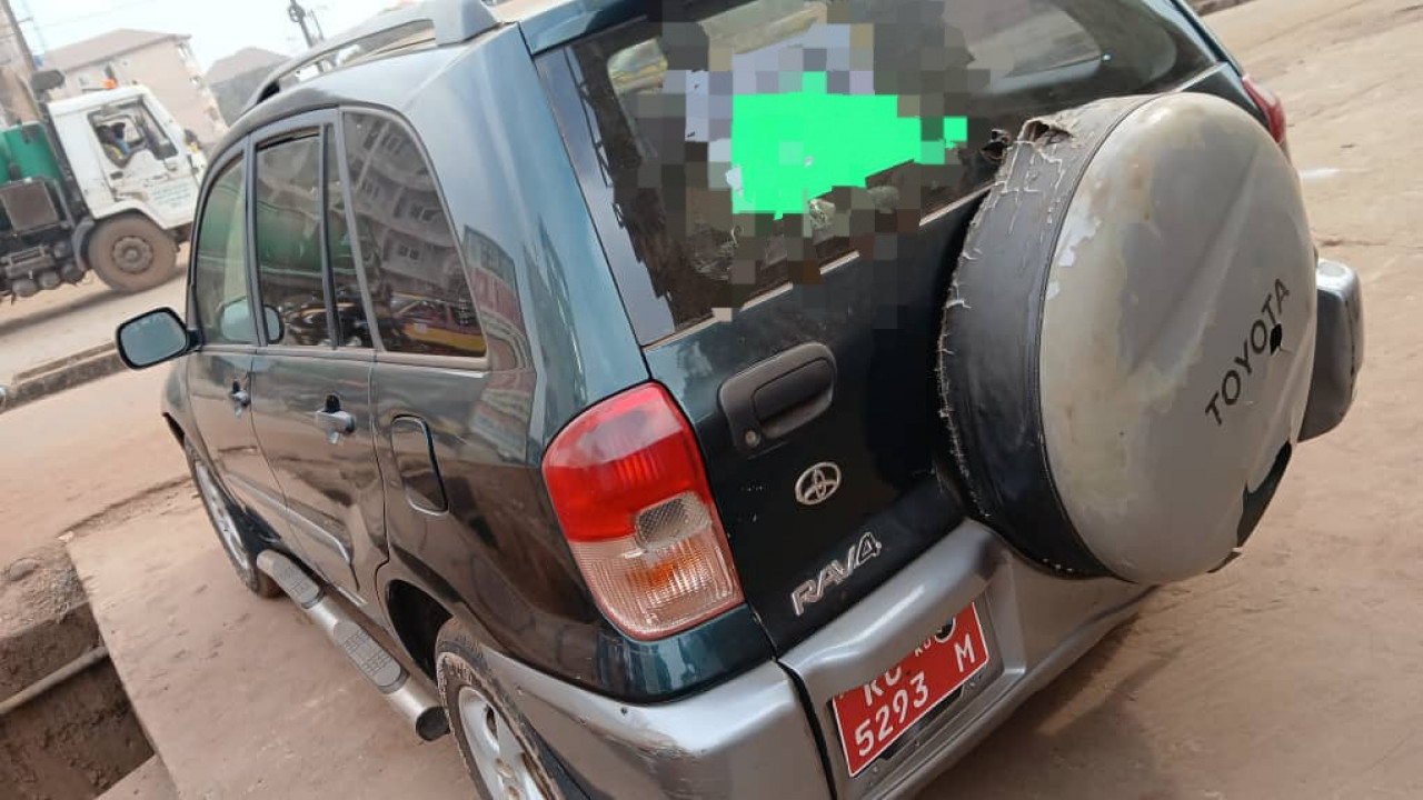 TOYOTA RAV4 INTERMÉDIAIRE, Voitures, Conakry