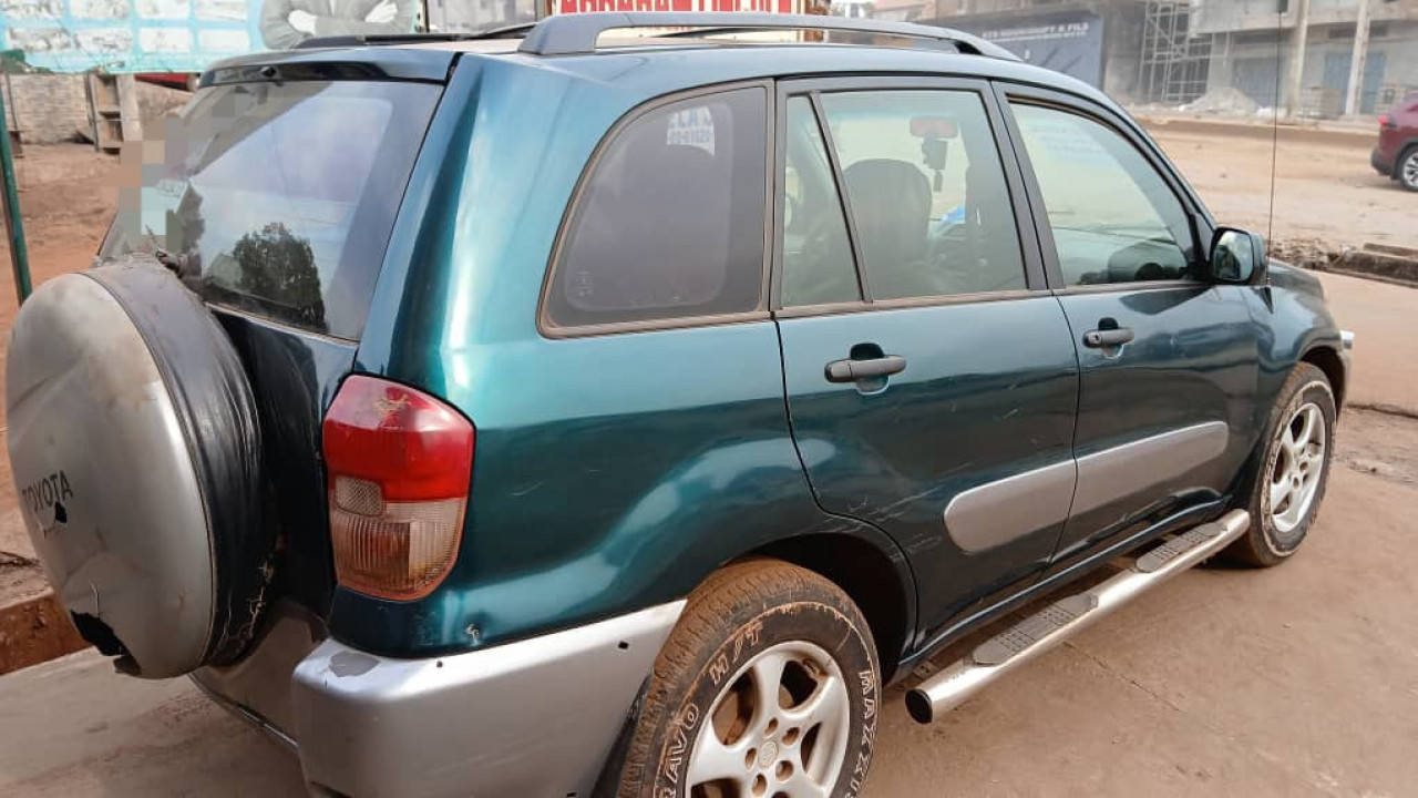 TOYOTA RAV4 INTERMÉDIAIRE, Voitures, Conakry