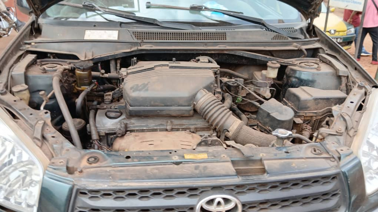 TOYOTA RAV4 INTERMÉDIAIRE, Voitures, Conakry