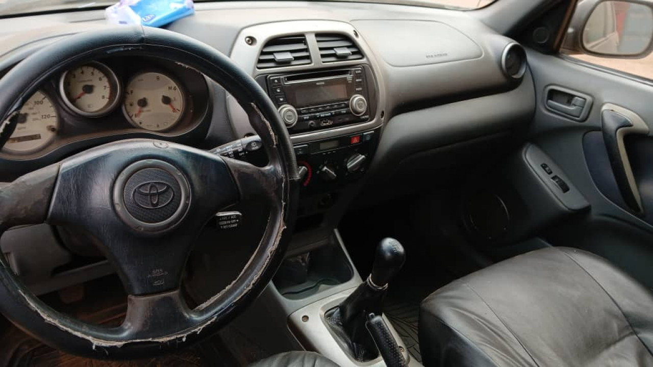 TOYOTA RAV4 INTERMÉDIAIRE, Voitures, Conakry