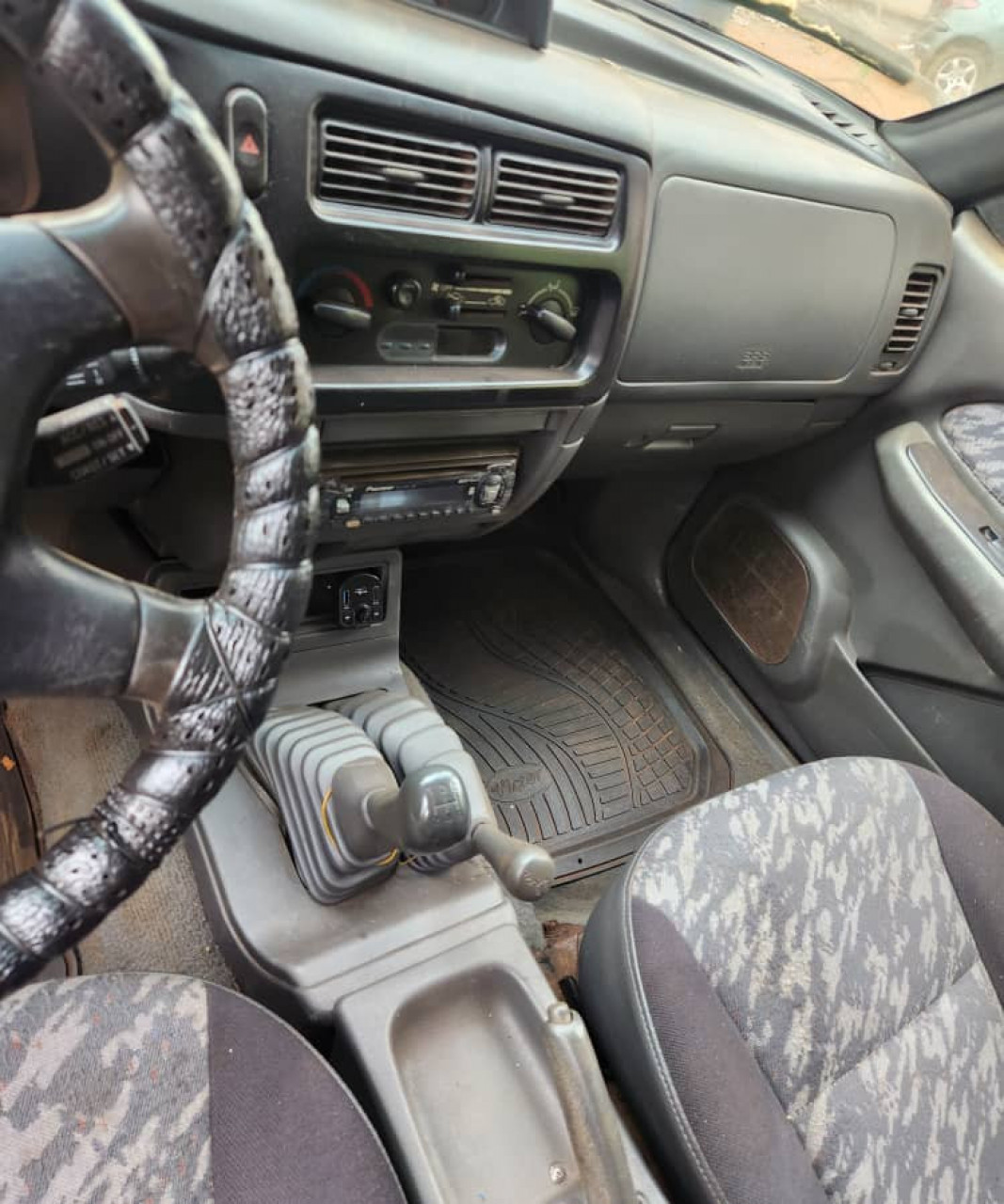 MITSUBISHI L200, Voitures, Conakry