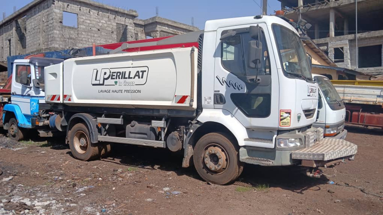 CITERNE 11000 LITRES, Camions - Autobus, Conakry