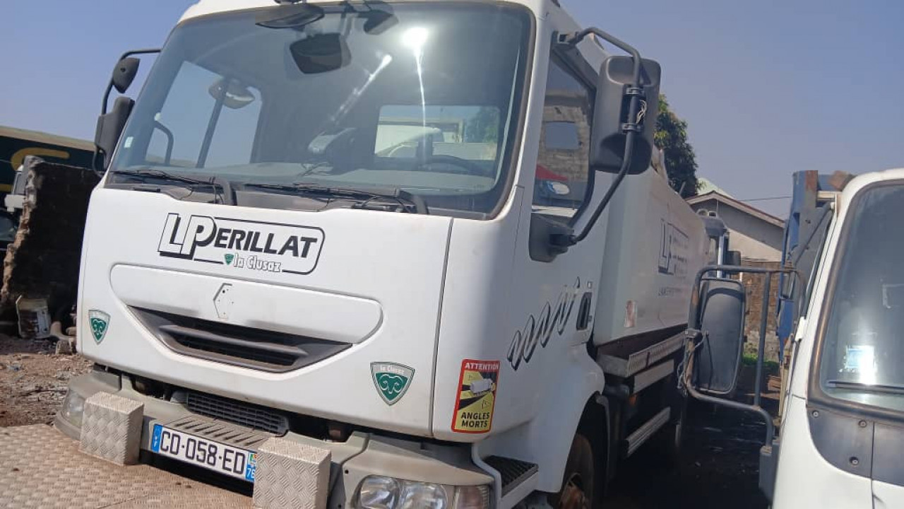 CITERNE 11000 LITRES, Camions - Autobus, Conakry