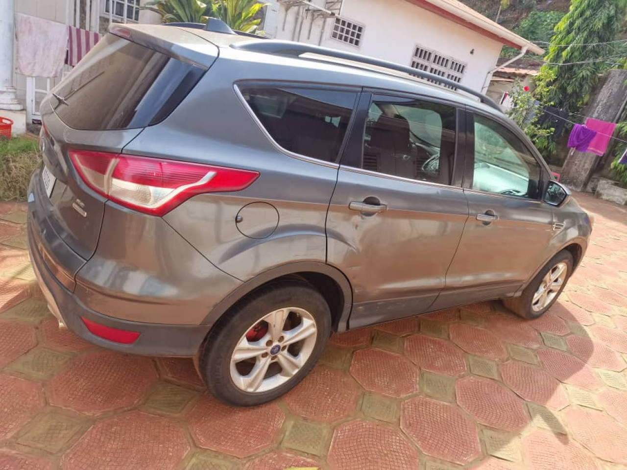 FORD ESCAPE AUTOMATIQUE, Voitures, Conakry