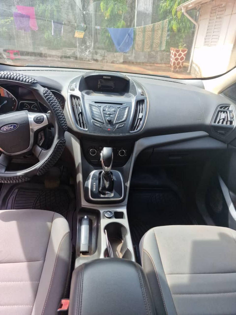 FORD ESCAPE AUTOMATIQUE, Voitures, Conakry