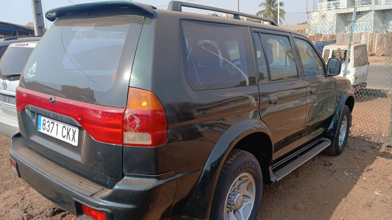 MITSUBISHI PAJERO, Voitures, Conakry