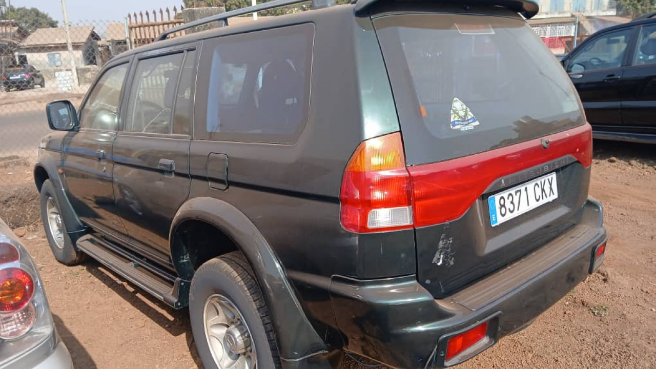 MITSUBISHI PAJERO, Voitures, Conakry