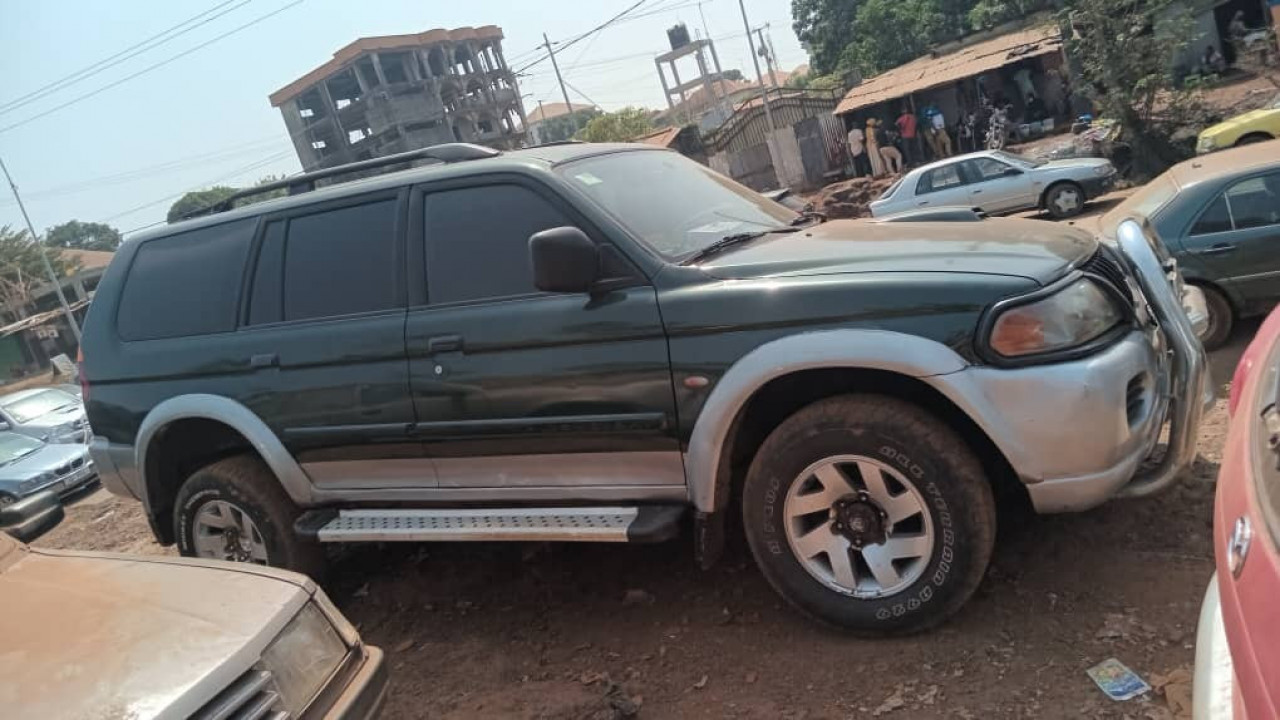 MITSUBISHI PAJERO, Voitures, Conakry