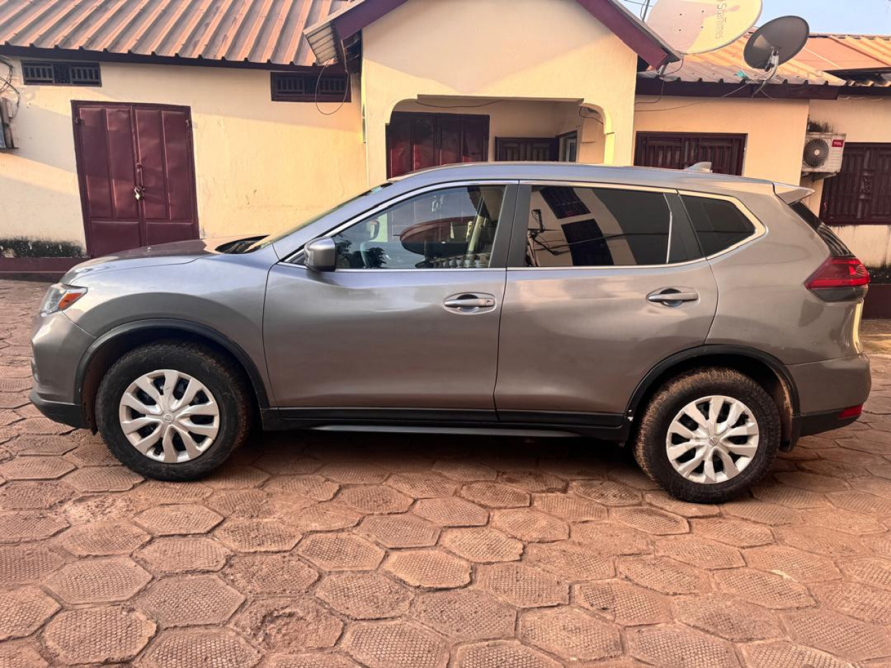 Nissan Rogue, Voitures, Conakry