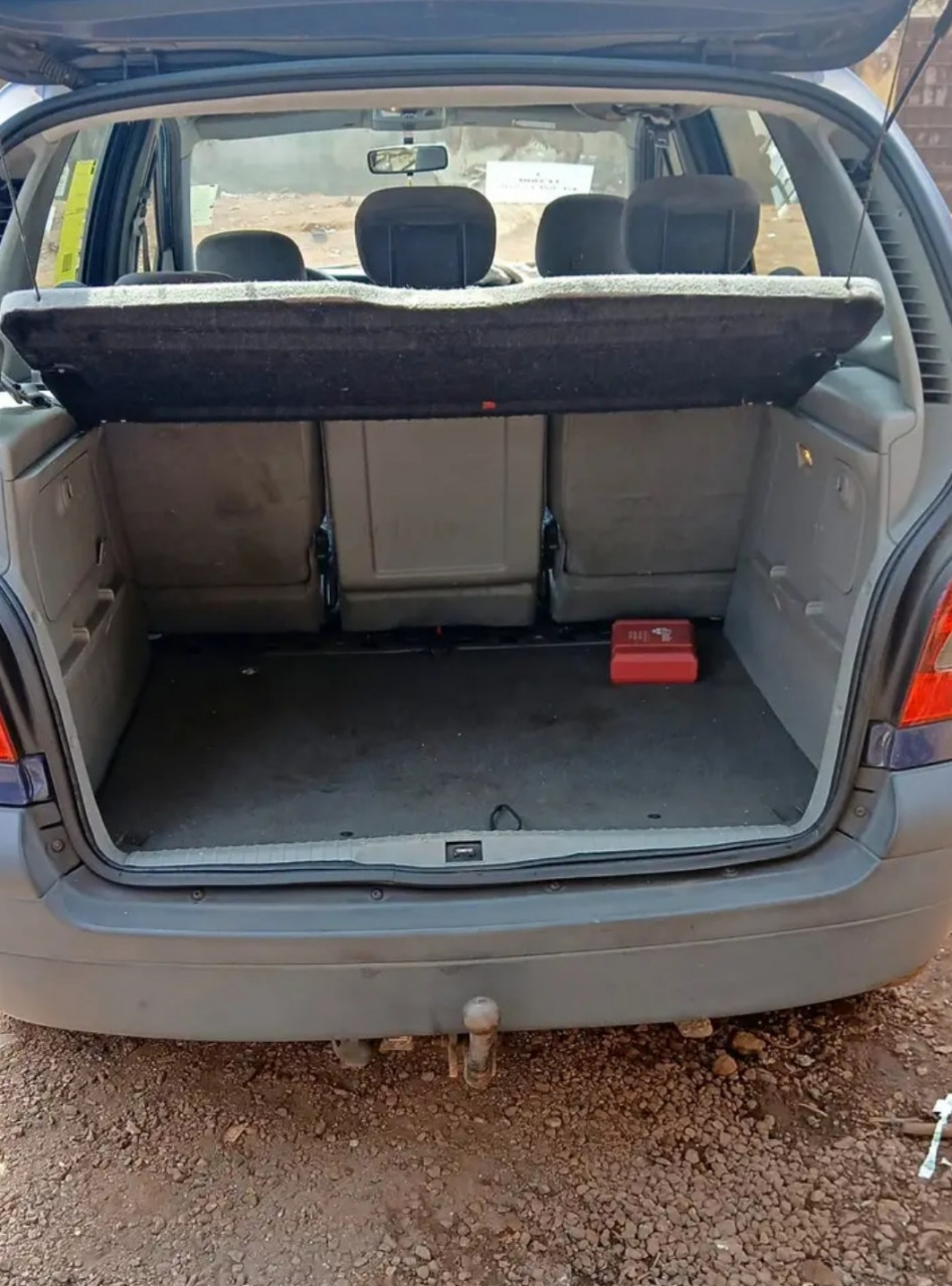 RENAULT SCENIC SORTIE PORT, Voitures, Conakry