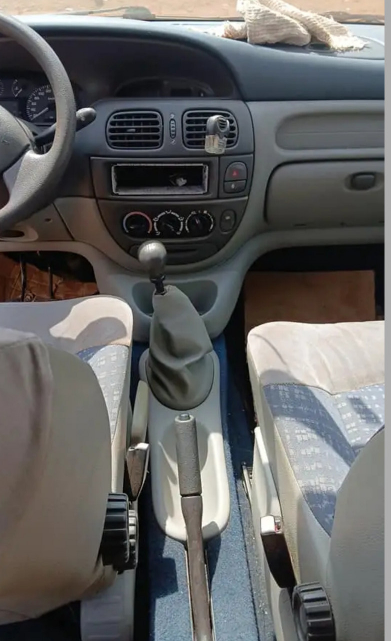 RENAULT SCENIC SORTIE PORT, Voitures, Conakry