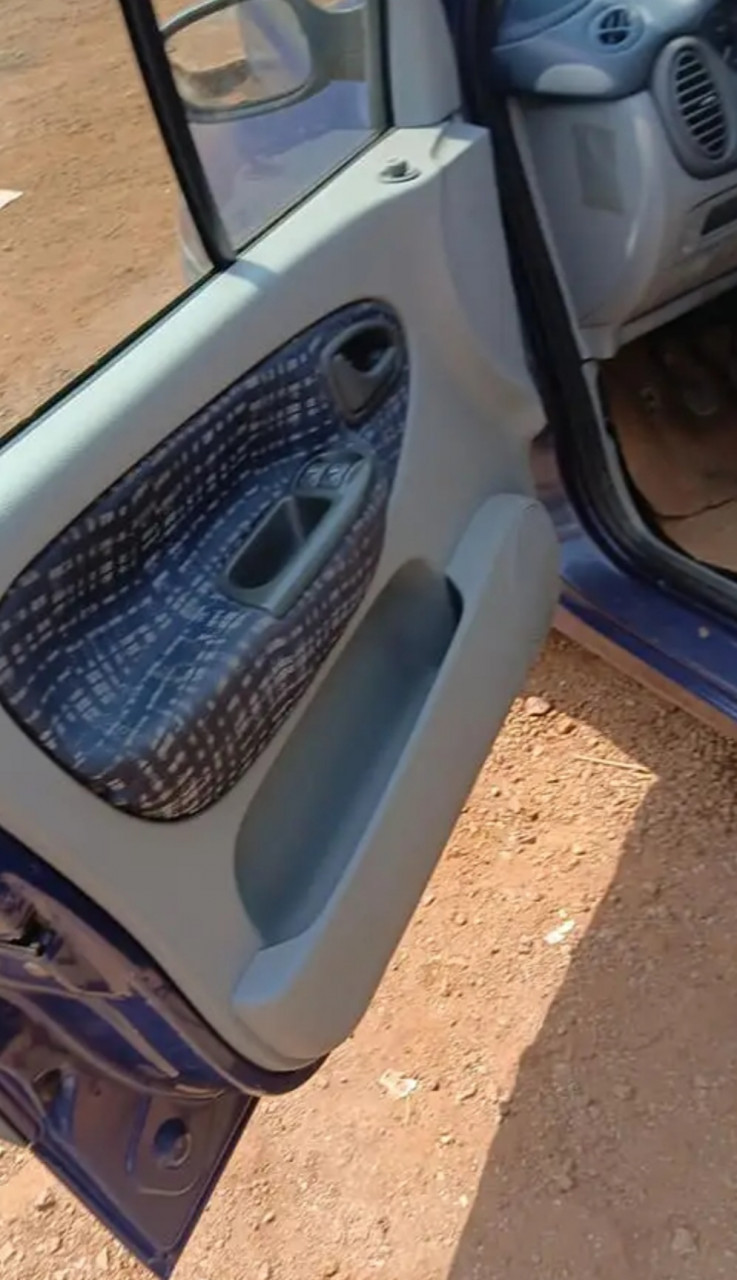 RENAULT SCENIC SORTIE PORT, Voitures, Conakry