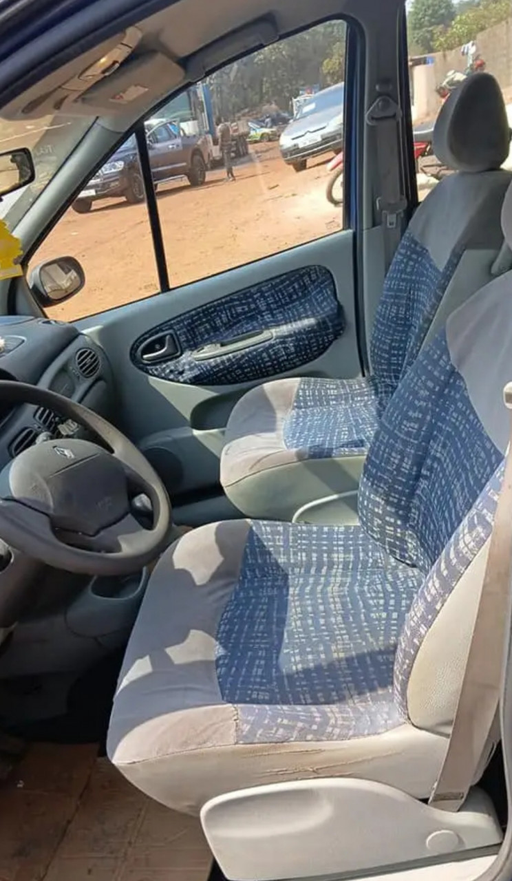 RENAULT SCENIC SORTIE PORT, Voitures, Conakry