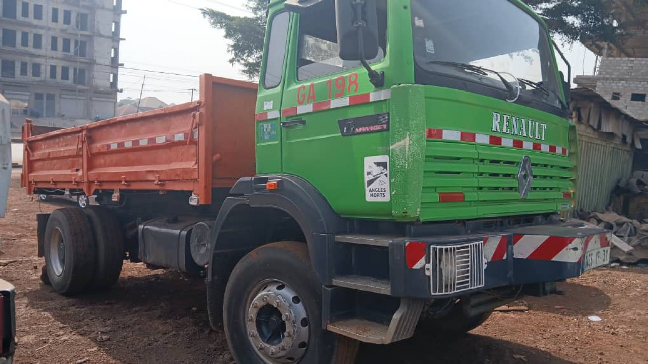 CAMION 6 ROUES RENAULT MANAGER SORTIE PORT, Camions - Autobus, Conakry