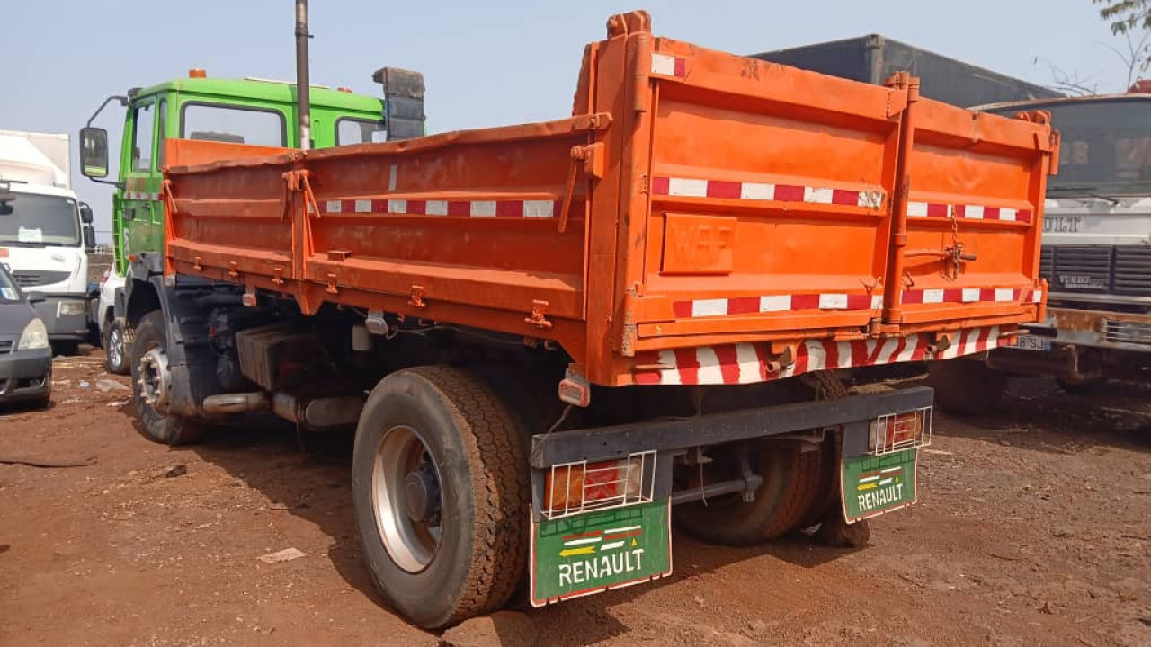 CAMION 6 ROUES RENAULT MANAGER SORTIE PORT, Camions - Autobus, Conakry