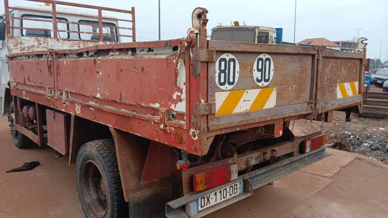 CAMIONS 6 ROUES RENAULT SORTIE PORT, Camions - Autobus, Conakry