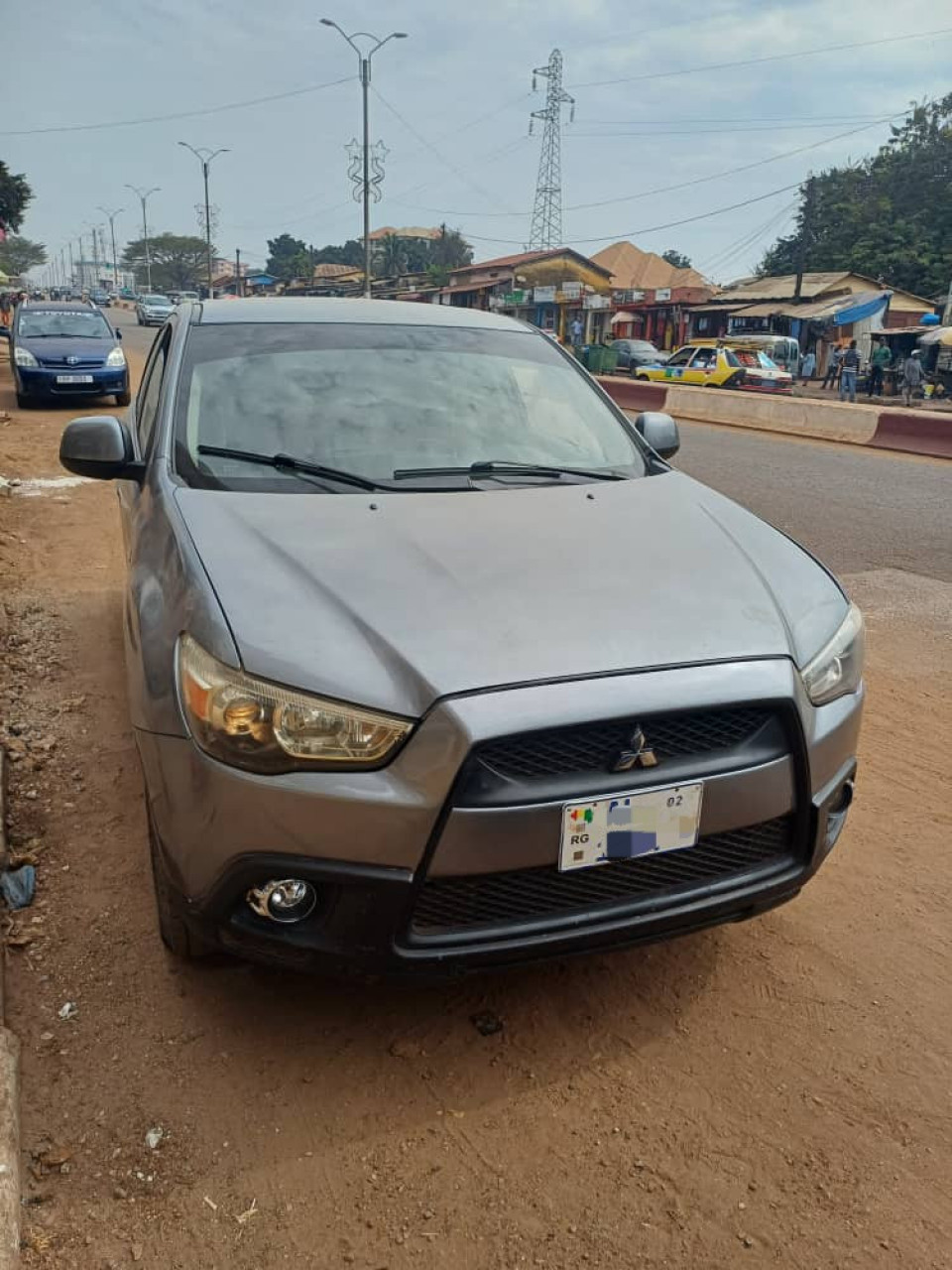 MITSUBISHI RVR AUTOMATIQUE ESSENCES CLIMATISÉE, Voitures, Conakry