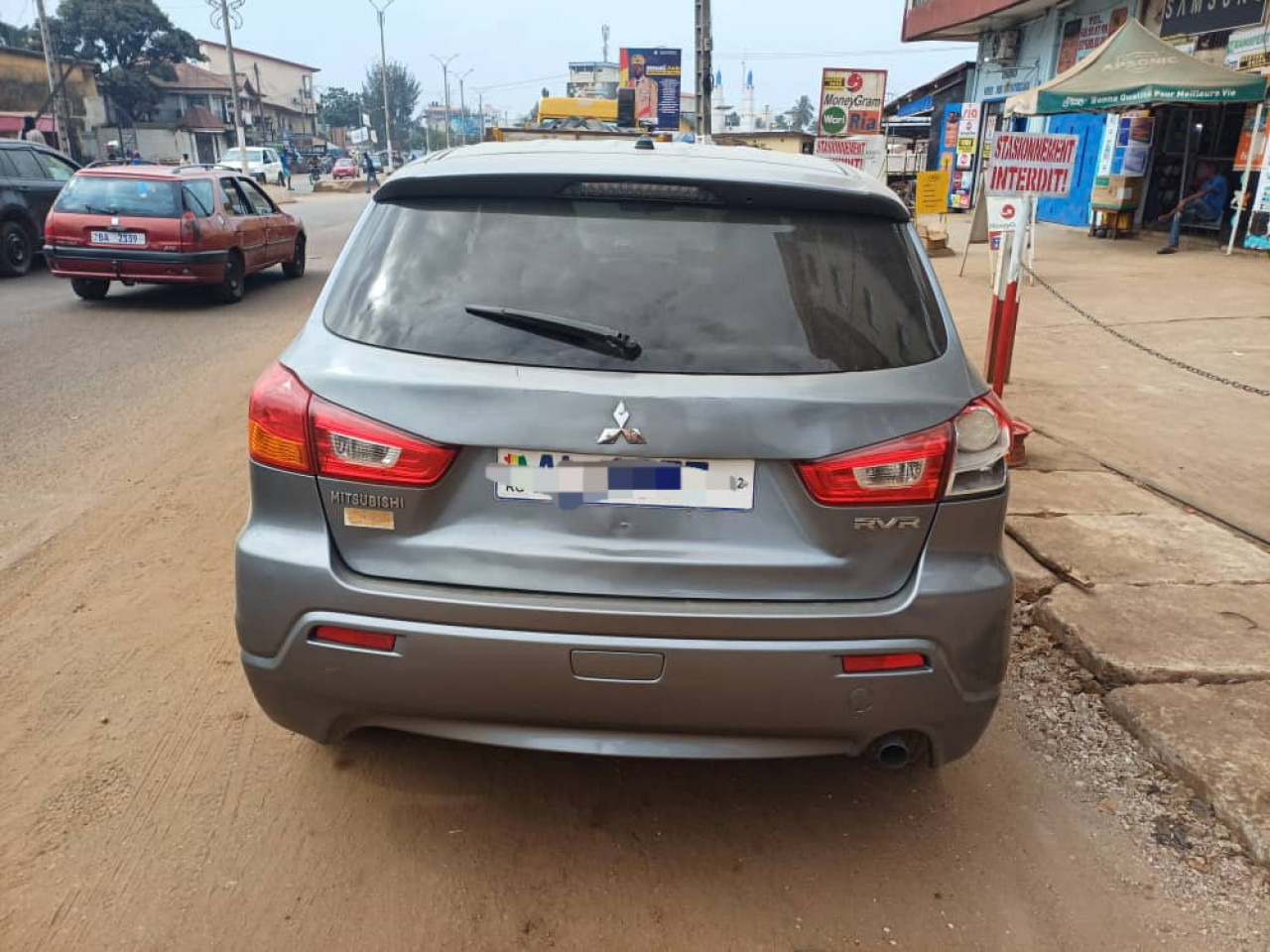 MITSUBISHI RVR AUTOMATIQUE ESSENCES CLIMATISÉE, Voitures, Conakry