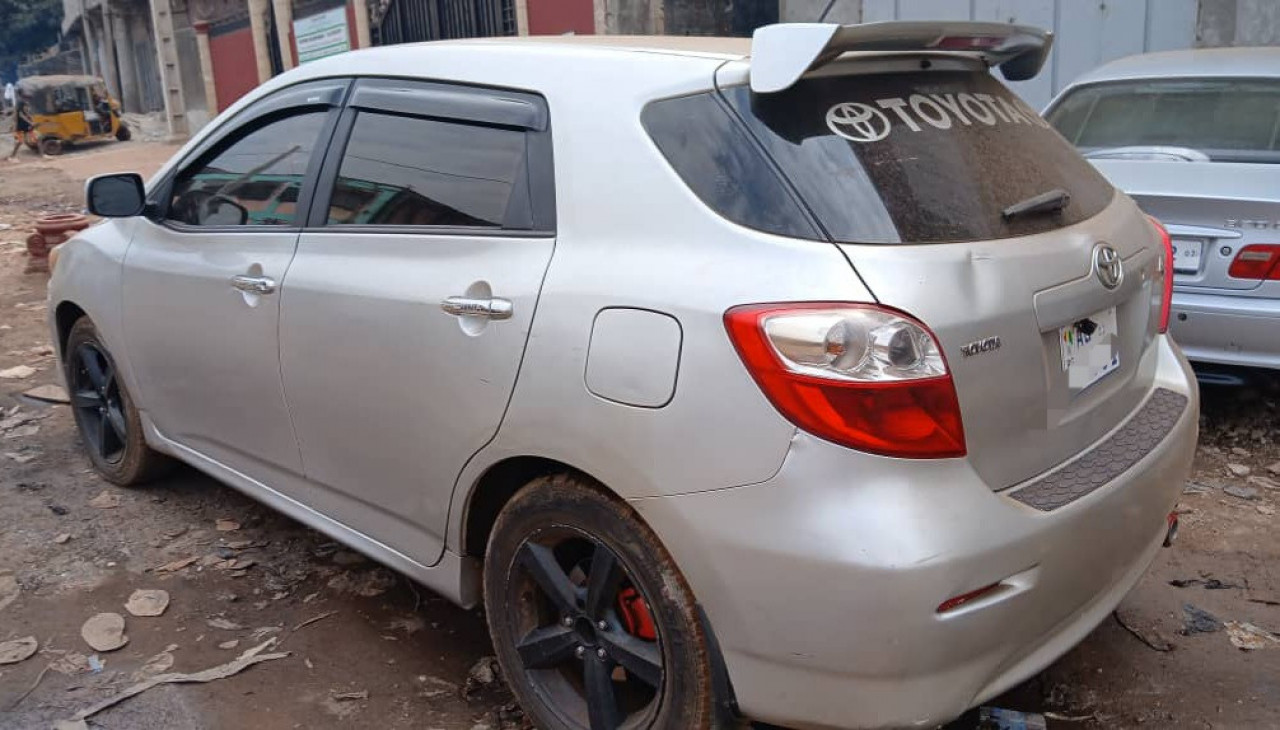 TOYOTA MATRIX AUTOMATIQUE ESSENCES, Voitures, Conakry