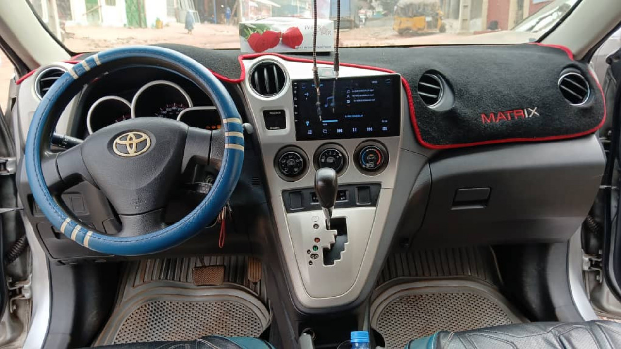 TOYOTA MATRIX AUTOMATIQUE ESSENCES, Voitures, Conakry