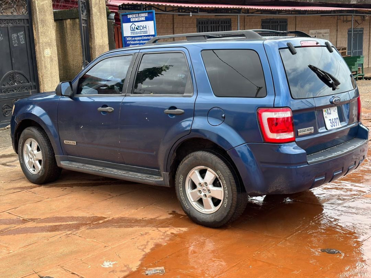 FORD ESCAPE, Voitures, Conakry